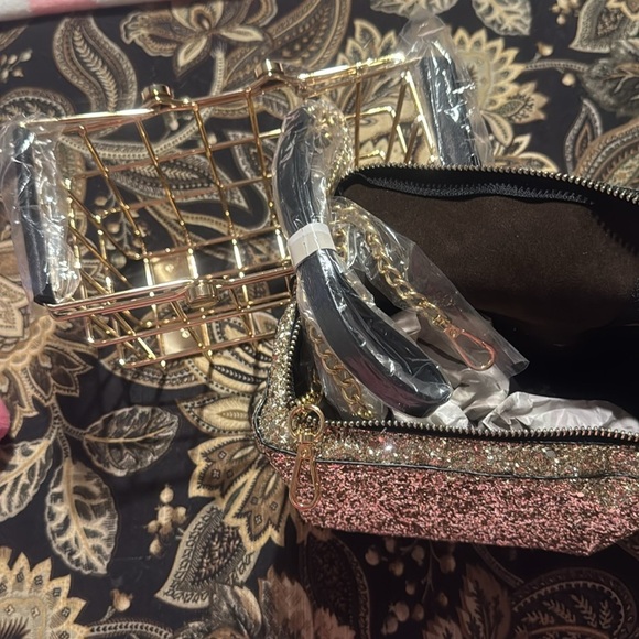 Gold basket bag great for Easter 🐣 has a strap - Picture 2 of 3